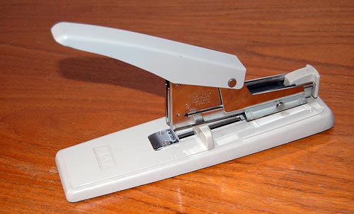 Heavy duty stapler model Max HD-3D