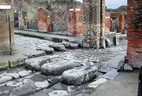 Pedestrian crossings at Pompeii