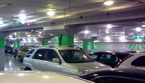 Ramat Aviv mall parking space